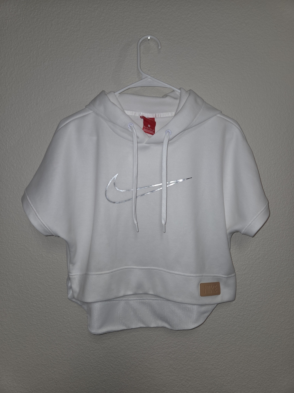 Nike  White Short-Sleeve Crop Hoodie